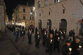 Assisi fiaccolata Vescovi